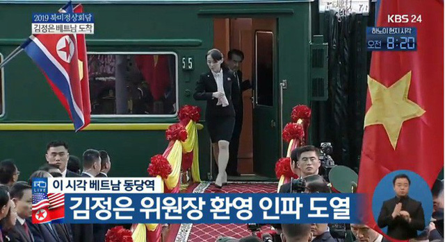    Chủ tịch Triều Tiên Kim Jong Un cùng em gái bước xuống từ tàu bọc thép, bắt đầu công du Việt Nam