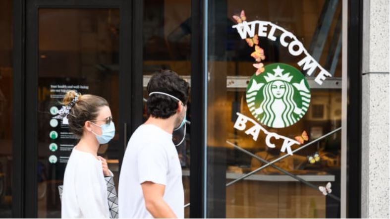 Starbucks là công ty mới nhất tạm dừng quảng cáo trên các nền tảng truyền thông xã hội