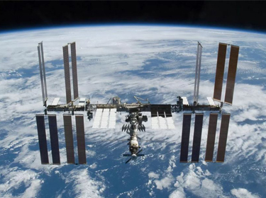 Tom Cruise sẽ làm việc với NASA trong bộ phim đầu tiên được quay trong không gian, NASA cho biết